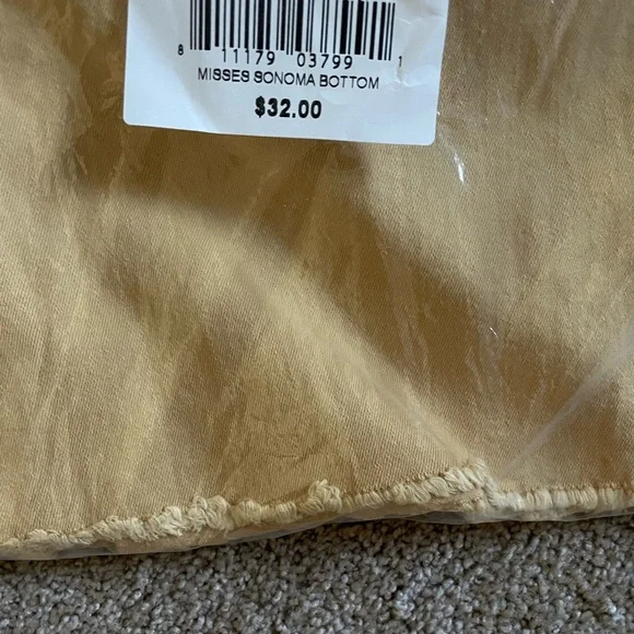 Sonoma NWT High Rise Button Fly Yellow Raw Hem Shorts perfect for summer Size:12 - Picture 10 of 10